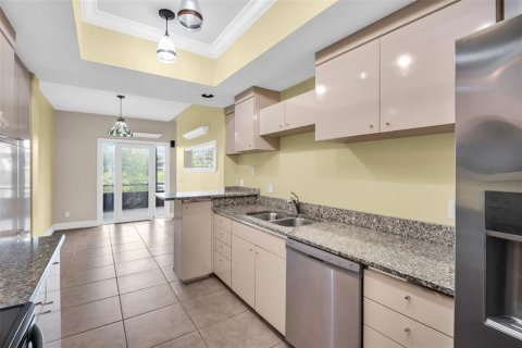 Townhouse in Tampa, Florida 3 bedrooms, 227.15 sq.m. № 2384423 - photo 11