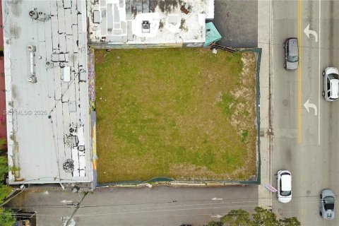 Commercial property in Miami, Florida № 2089269