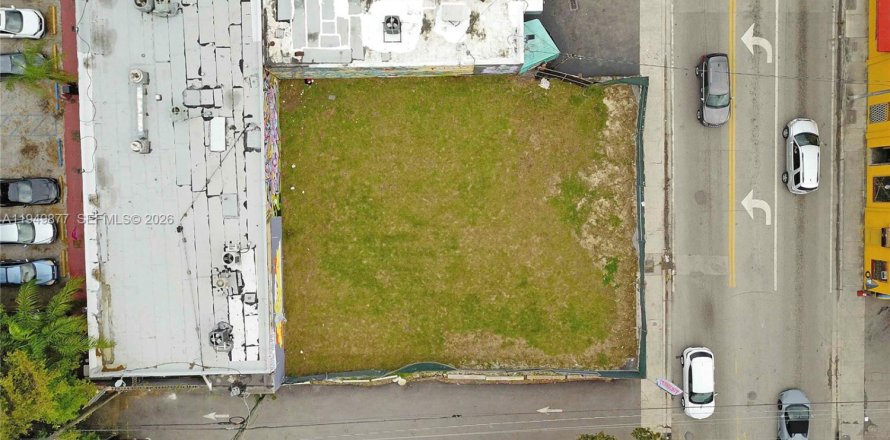 Commercial property in Miami, Florida № 2089269