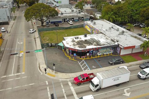 Commercial property in Miami, Florida № 2089269 - photo 9