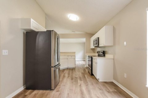 Villa ou maison à louer à Eustis, Floride: 3 chambres, 172.33 m2 № 2100055 - photo 8