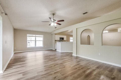 Villa ou maison à louer à Eustis, Floride: 3 chambres, 172.33 m2 № 2100055 - photo 4