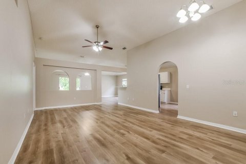 Villa ou maison à louer à Eustis, Floride: 3 chambres, 172.33 m2 № 2100055 - photo 5