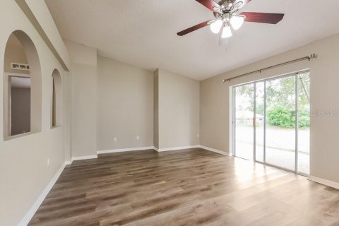 Villa ou maison à louer à Eustis, Floride: 3 chambres, 172.33 m2 № 2100055 - photo 9