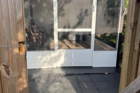 House in Hialeah, Florida № 2031739 - photo 9
