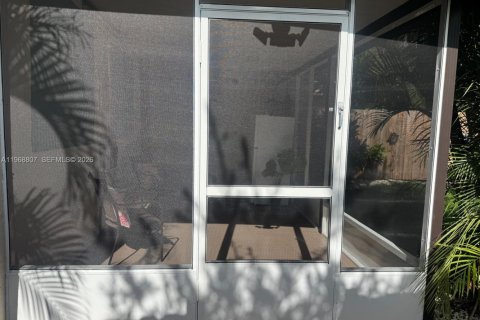 House in Hialeah, Florida № 2031739 - photo 8