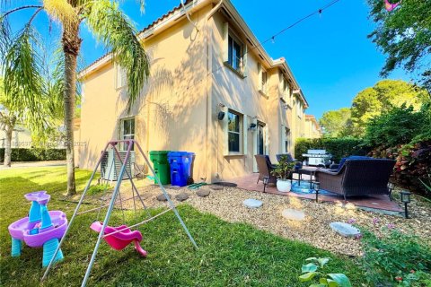 Townhouse in Miramar, Florida 4 bedrooms, 173.63 sq.m. № 1889048 - photo 26