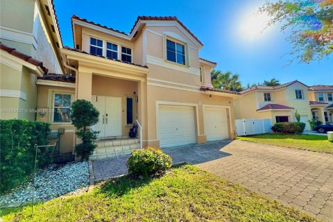 Townhouse in Miramar, Florida 4 bedrooms, 173.63 sq.m. № 1889048 - photo 1