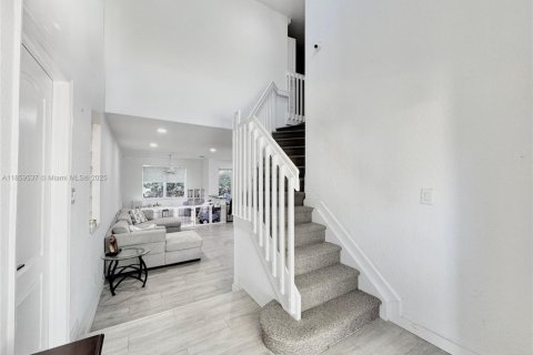 Townhouse in Miramar, Florida 4 bedrooms, 173.63 sq.m. № 1889048 - photo 13