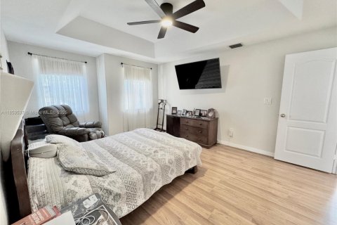 Townhouse in Miramar, Florida 4 bedrooms, 173.63 sq.m. № 1889048 - photo 17