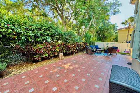 Townhouse in Miramar, Florida 4 bedrooms, 173.63 sq.m. № 1889048 - photo 29