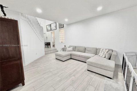Townhouse in Miramar, Florida 4 bedrooms, 173.63 sq.m. № 1889048 - photo 4