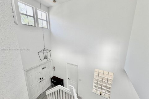 Townhouse in Miramar, Florida 4 bedrooms, 173.63 sq.m. № 1889048 - photo 14