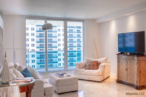 Condominio en alquiler en Miami Beach, Florida, 1 dormitorio, 78.04 m2 № 211841 - foto 1