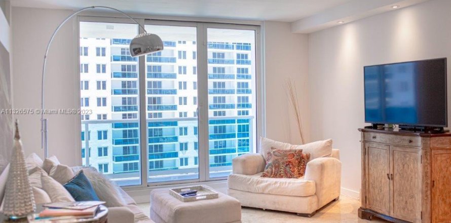 Condominio en Miami Beach, Florida, 1 dormitorio  № 211841
