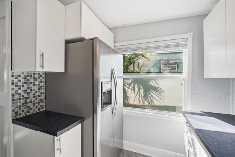 Casa en alquiler en Gulfport, Florida, 2 dormitorios, 87.24 m2 № 2097409 - foto 13