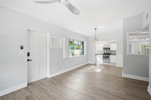 Casa en alquiler en Gulfport, Florida, 2 dormitorios, 87.24 m2 № 2097409 - foto 5