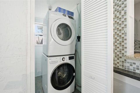 Casa en alquiler en Gulfport, Florida, 2 dormitorios, 87.24 m2 № 2097409 - foto 21