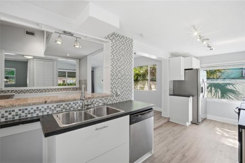 Casa en alquiler en Gulfport, Florida, 2 dormitorios, 87.24 m2 № 2097409 - foto 11