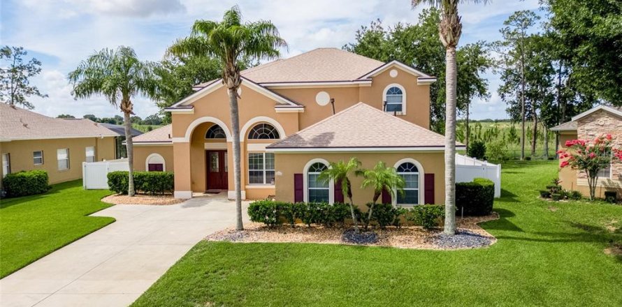 House in Clermont, Florida 4 bedrooms, 310.2 sq.m. № 1793326