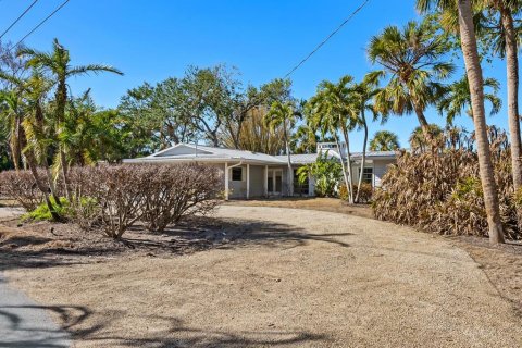 House in Sarasota, Florida 3 bedrooms, 269.42 sq.m. № 1733163 - photo 4