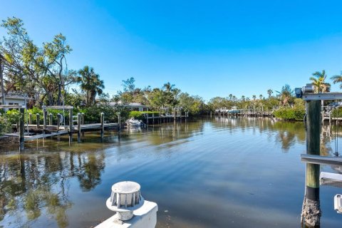 House in Sarasota, Florida 3 bedrooms, 269.42 sq.m. № 1733163 - photo 25