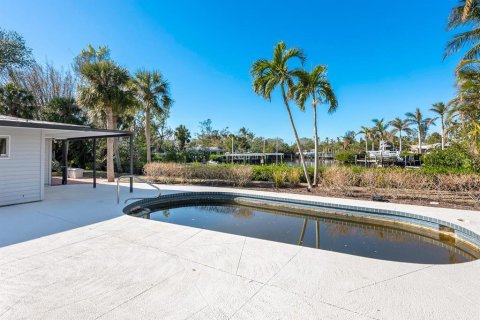 House in Sarasota, Florida 3 bedrooms, 269.42 sq.m. № 1733163 - photo 23