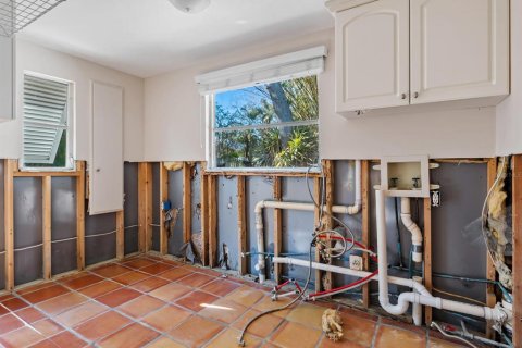 House in Sarasota, Florida 3 bedrooms, 269.42 sq.m. № 1733163 - photo 17