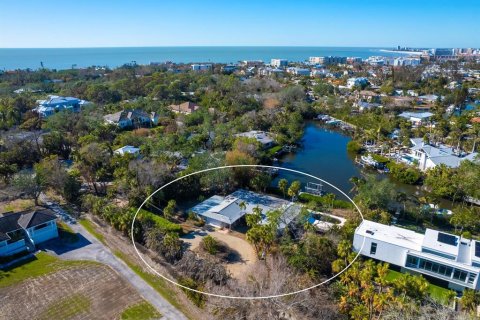 House in Sarasota, Florida 3 bedrooms, 269.42 sq.m. № 1733163 - photo 3