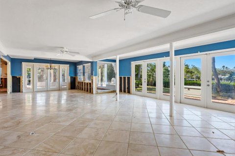 House in Sarasota, Florida 3 bedrooms, 269.42 sq.m. № 1733163 - photo 8