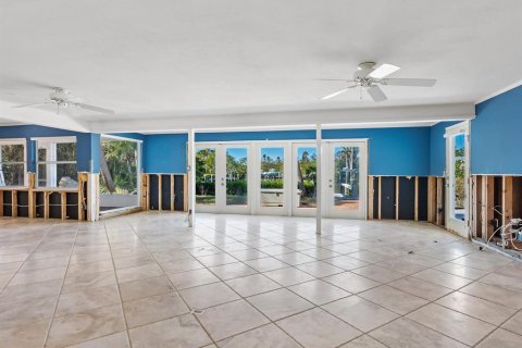 House in Sarasota, Florida 3 bedrooms, 269.42 sq.m. № 1733163 - photo 7