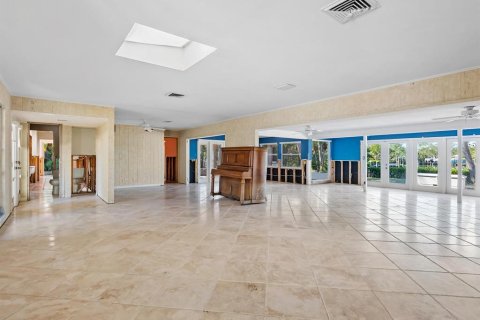 House in Sarasota, Florida 3 bedrooms, 269.42 sq.m. № 1733163 - photo 6