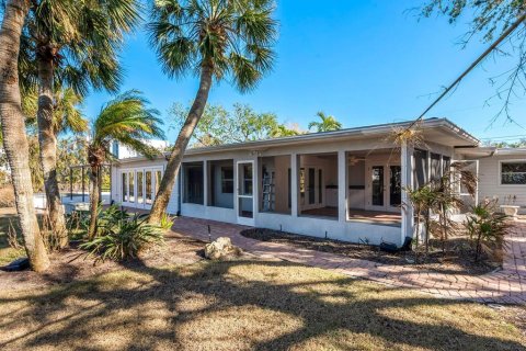 House in Sarasota, Florida 3 bedrooms, 269.42 sq.m. № 1733163 - photo 22