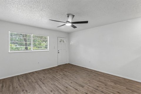 House in Lakeland, Florida 4 bedrooms, 130.43 sq.m. № 2314933 - photo 4