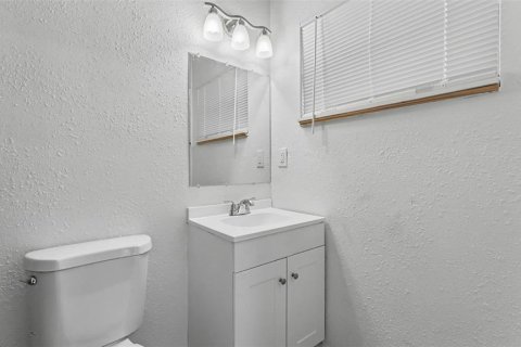 House in Lakeland, Florida 4 bedrooms, 130.43 sq.m. № 2314933 - photo 18