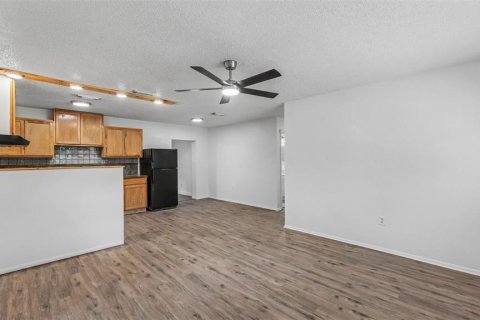 House in Lakeland, Florida 4 bedrooms, 130.43 sq.m. № 2314933 - photo 3