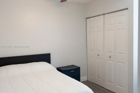 Touwnhouse à vendre à Miami, Floride: 3 chambres, 100.15 m2 № 2436027 - photo 9