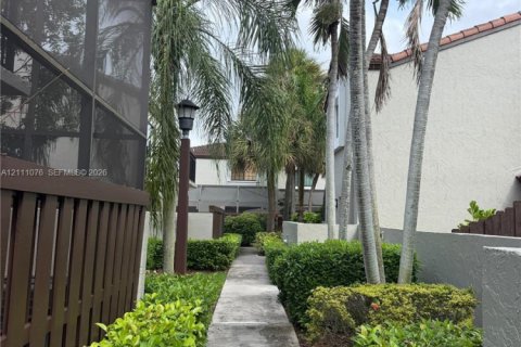 Touwnhouse à vendre à Miami, Floride: 3 chambres, 100.15 m2 № 2436027 - photo 18