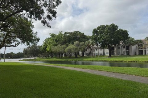 Touwnhouse à vendre à Miami, Floride: 3 chambres, 100.15 m2 № 2436027 - photo 20
