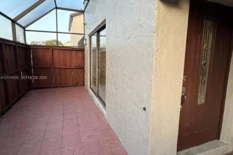 Touwnhouse à vendre à Miami, Floride: 3 chambres, 100.15 m2 № 2436027 - photo 3