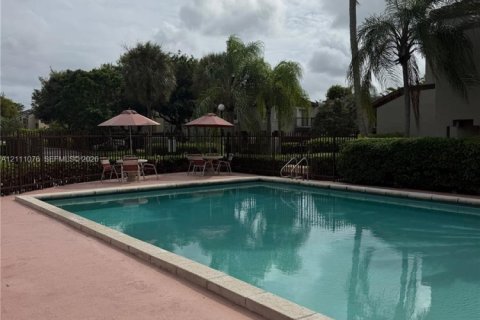 Touwnhouse à vendre à Miami, Floride: 3 chambres, 100.15 m2 № 2436027 - photo 14