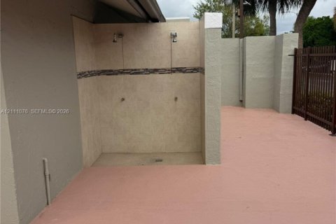 Touwnhouse à vendre à Miami, Floride: 3 chambres, 100.15 m2 № 2436027 - photo 22