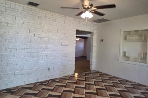 Снять в аренду виллу или дом в Майами, Флорида 3 спальни, 115.01м2, № 2005732 - фото 13