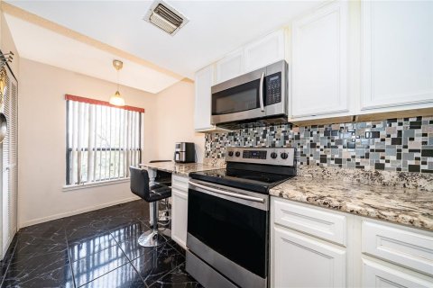 Condo in Orlando, Florida, 2 bedrooms  № 2205108 - photo 14