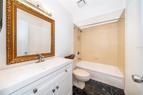 Condo in Orlando, Florida, 2 bedrooms  № 2205108 - photo 12