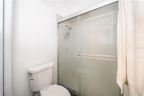 Condo in Orlando, Florida, 2 bedrooms  № 2205108 - photo 28