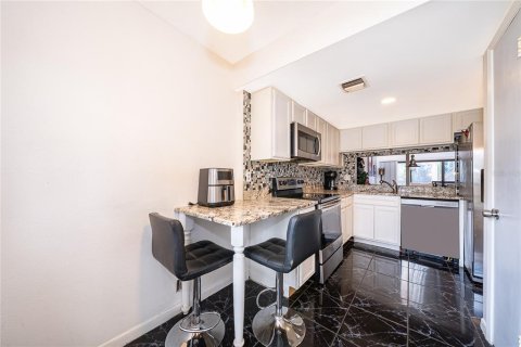 Condo in Orlando, Florida, 2 bedrooms  № 2205108 - photo 15