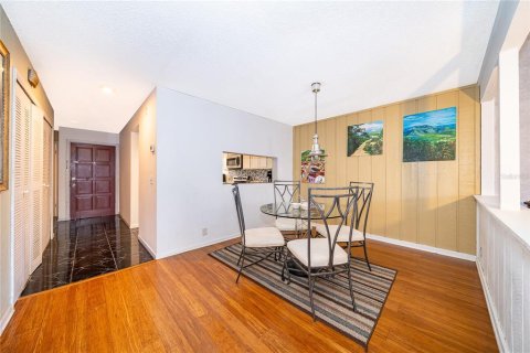Condo in Orlando, Florida, 2 bedrooms  № 2205108 - photo 19