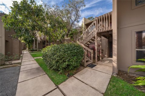Condo in Orlando, Florida, 2 bedrooms  № 2205108 - photo 3