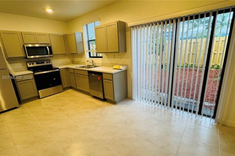 Touwnhouse à vendre à Florida City, Floride: 3 chambres № 2045816 - photo 12